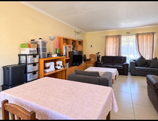 5 BEDROOM HOUSE FOR SALE IN VAALPARK